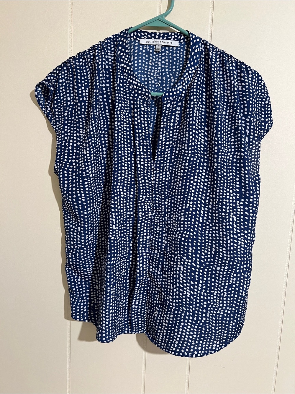 Collective Concepts Navy and White Dot Cap Sleeve Top Size S